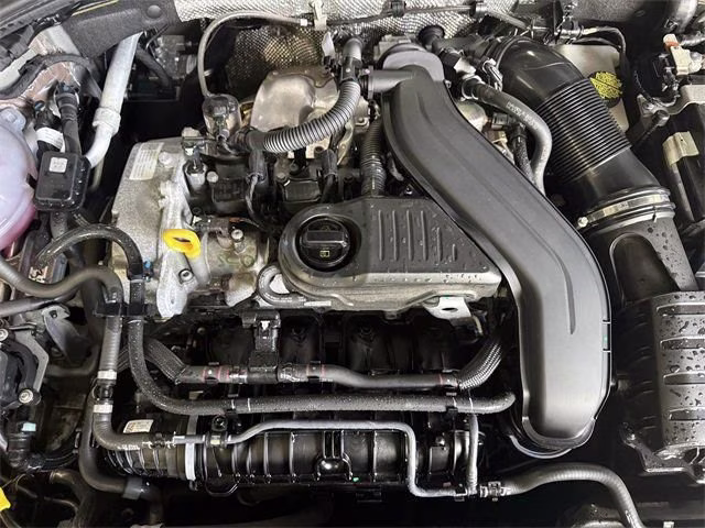 2025 Silver Volkswagen Jetta 1.5T SE FWD Sedan