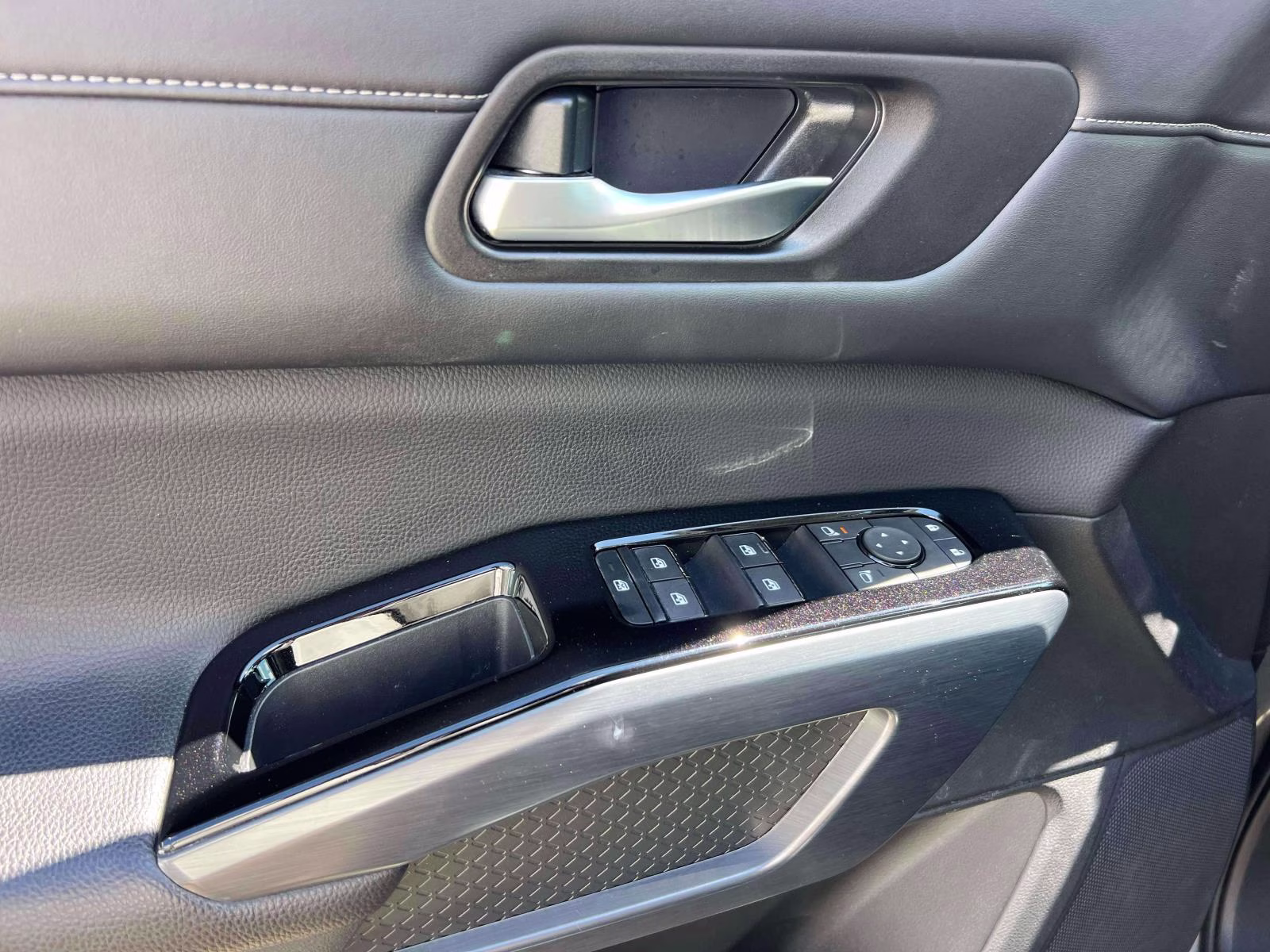 2024 Gray Nissan Pathfinder SL 4WD 4X4 SUV