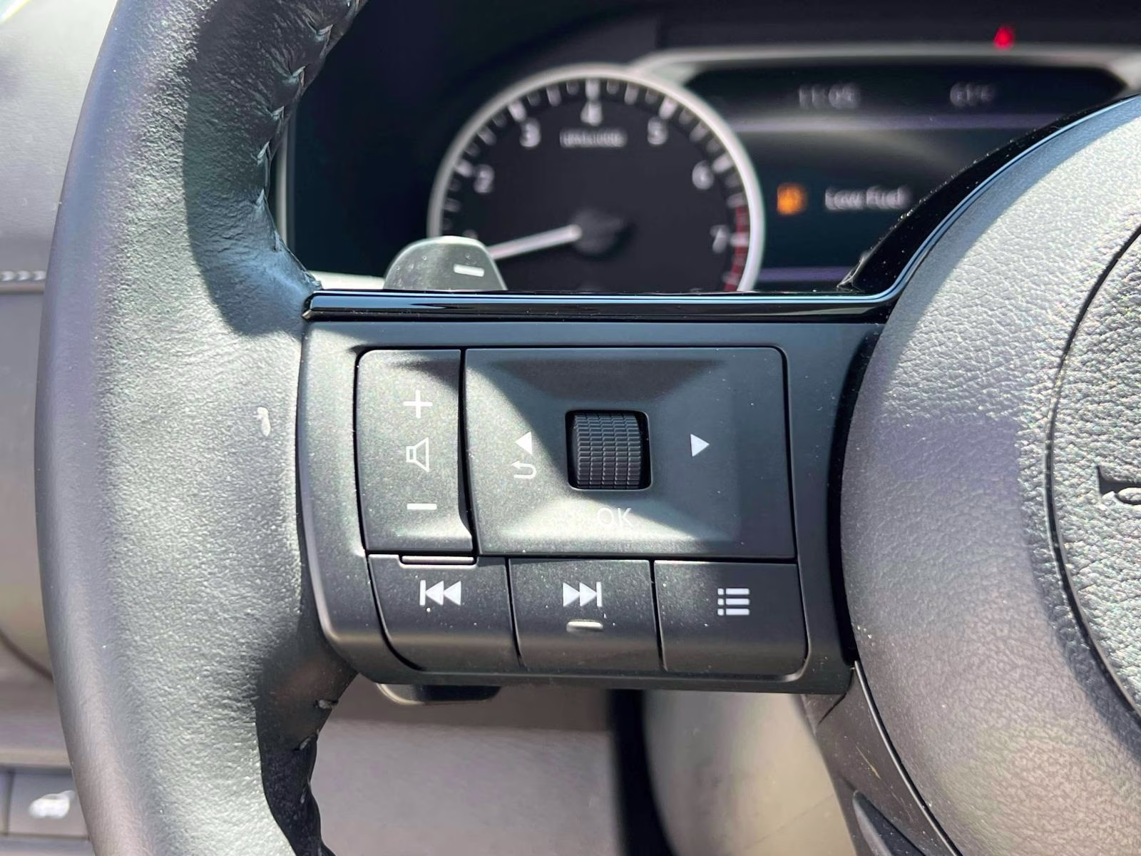 2024 Gray Nissan Pathfinder SL 4WD 4X4 SUV
