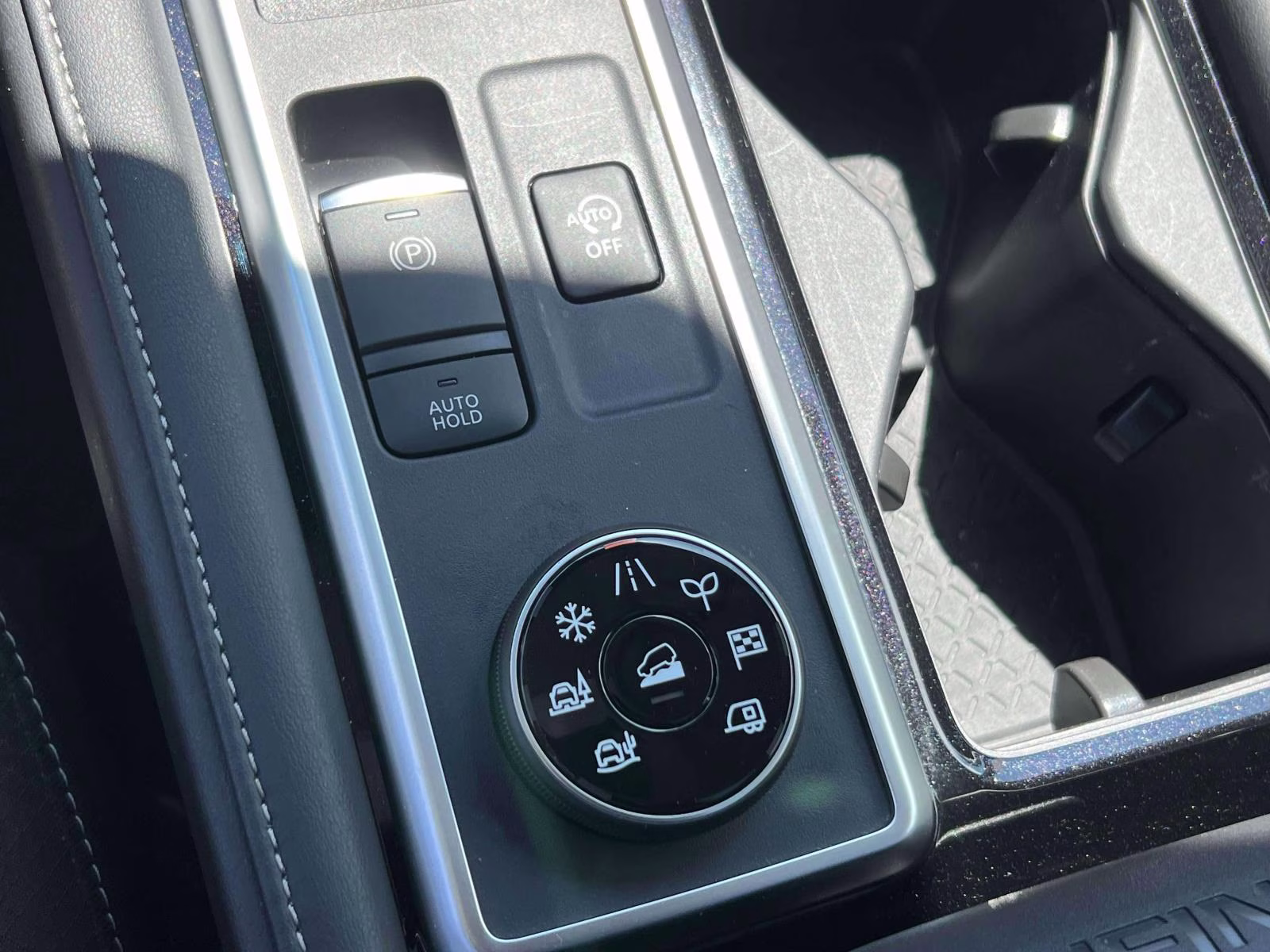 2024 Gray Nissan Pathfinder SL 4WD 4X4 SUV