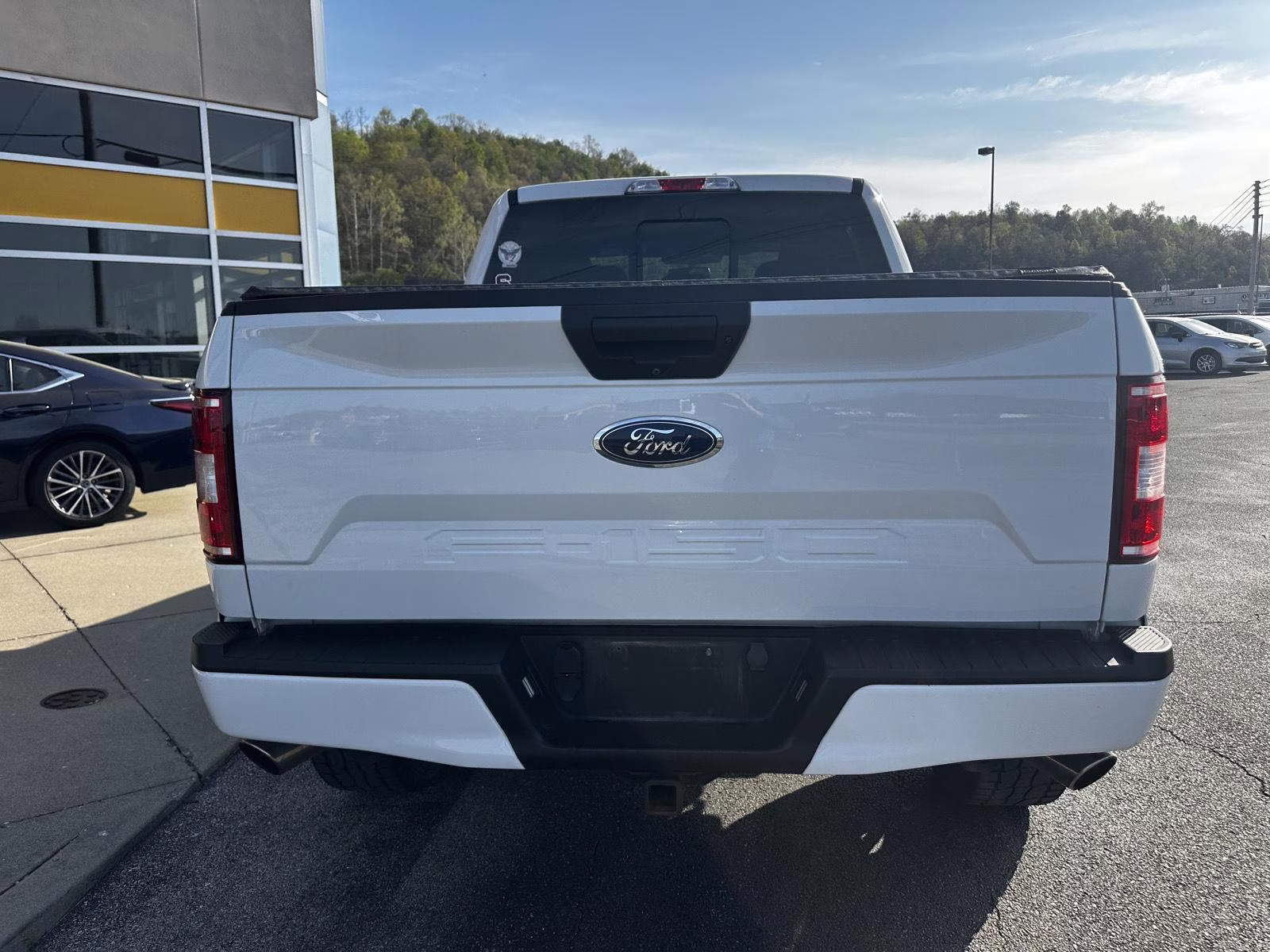 2019 Oxford White Ford F-150 XLT 4X4 Truck