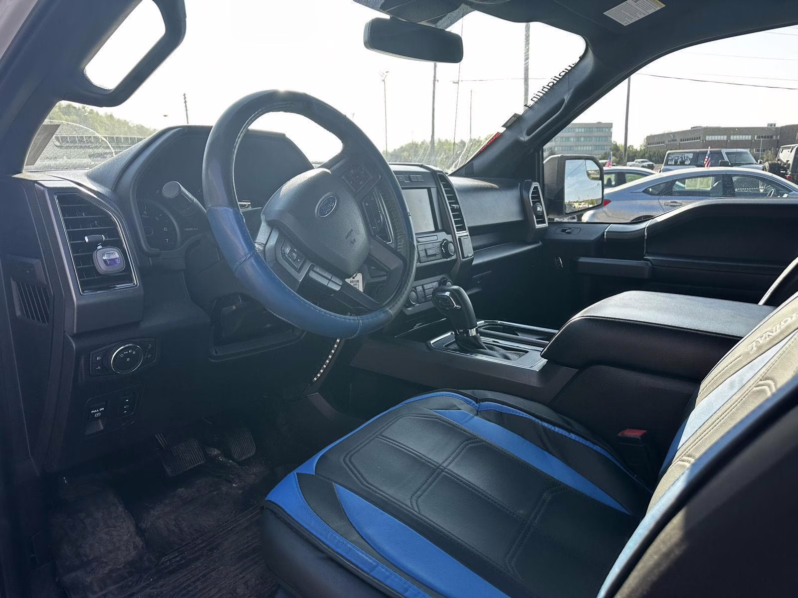 2019 Oxford White Ford F-150 XLT 4X4 Truck