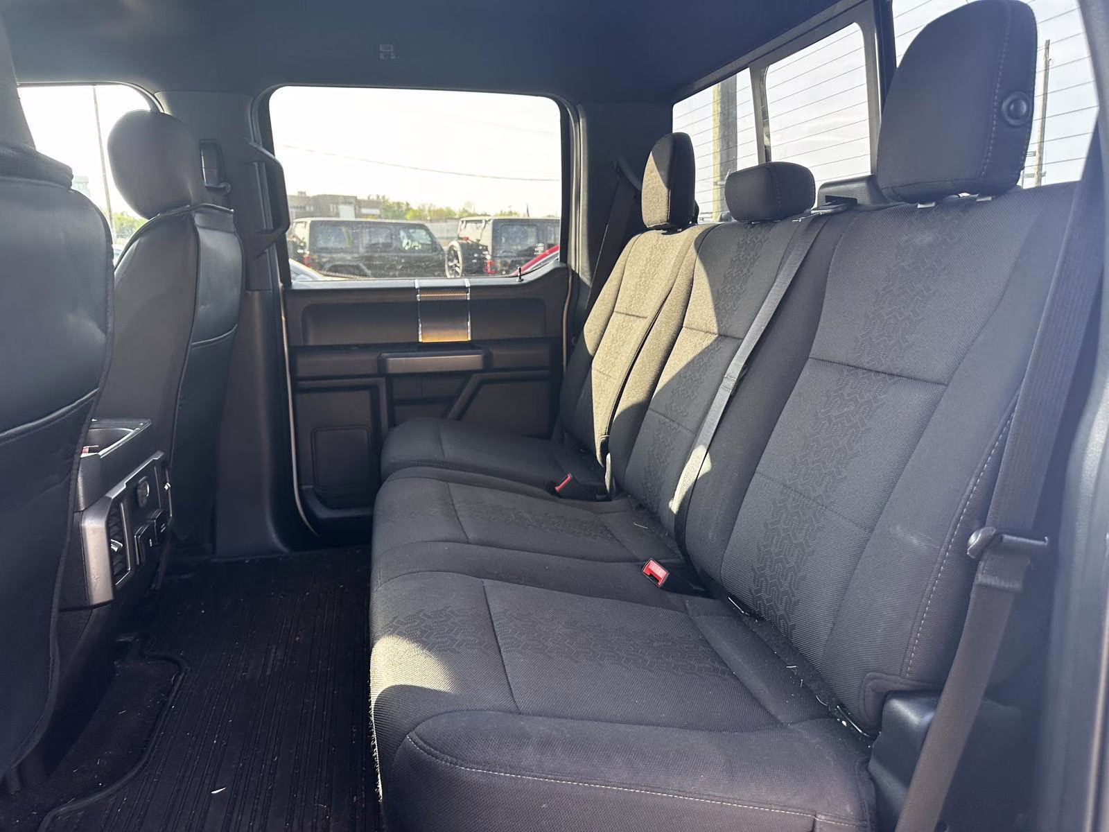 2019 Oxford White Ford F-150 XLT 4X4 Truck