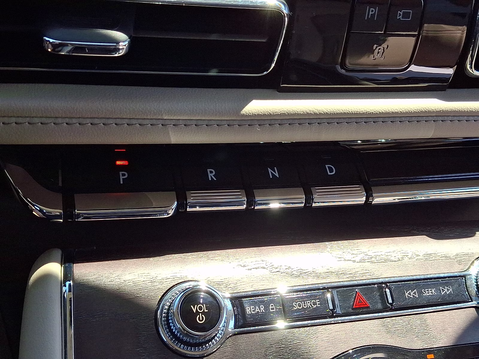 2022 Burgundy Velvet Metallic Tinted Clearcoat - R3 Lincoln Aviator Reserve AWD