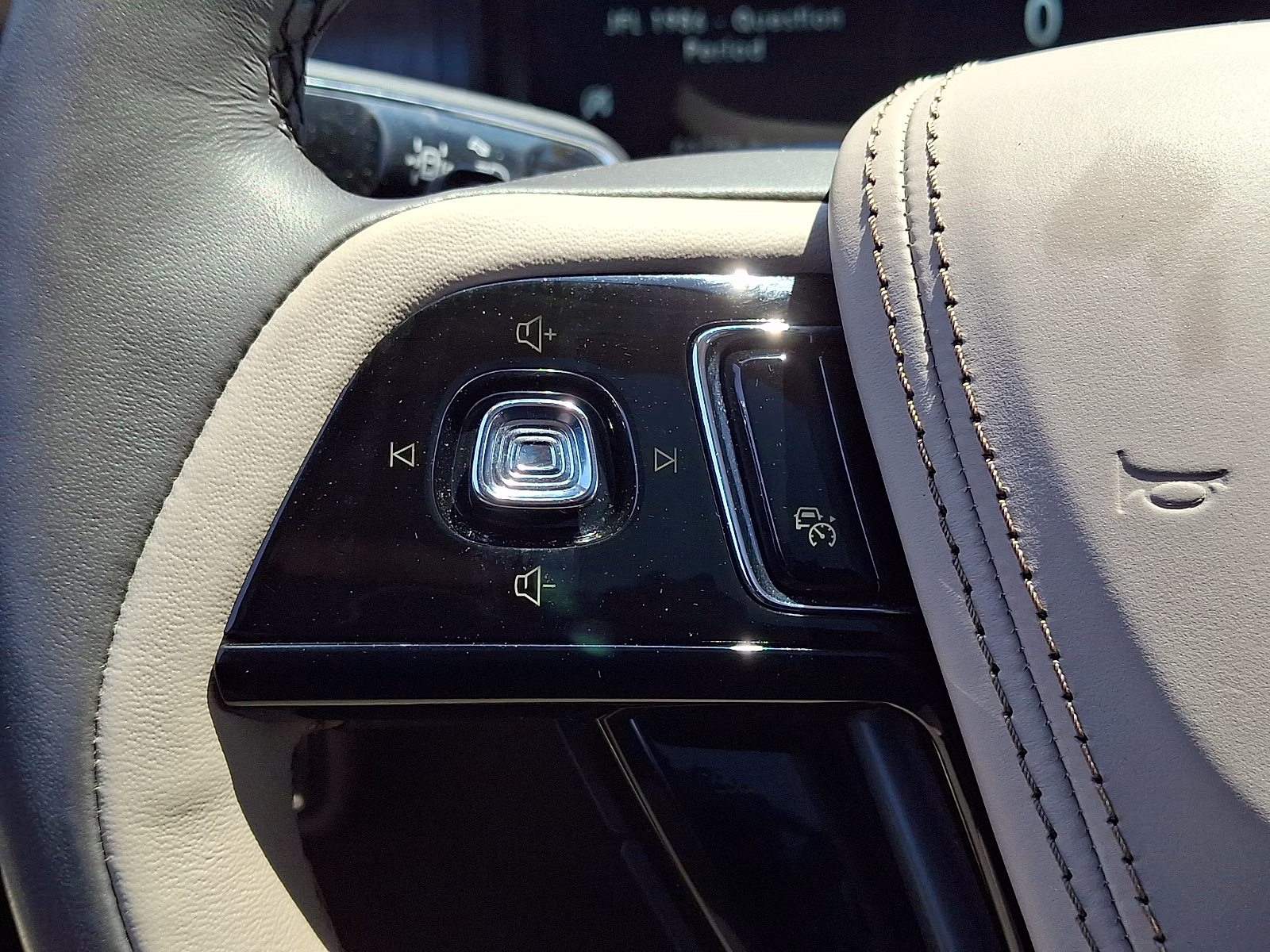 2022 Burgundy Velvet Metallic Tinted Clearcoat - R3 Lincoln Aviator Reserve AWD