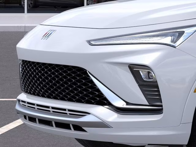 2026 White Frost Tricoat Buick Envista Avenir FWD SUV