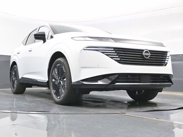 2026 Everest White Pearl/Black Nissan Murano Platinum AWD SUV