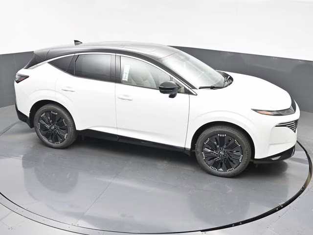 2026 Everest White Pearl/Black Nissan Murano Platinum AWD SUV