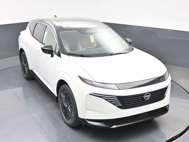 2026 Everest White Pearl/Black Nissan Murano Platinum AWD SUV