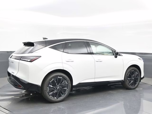 2026 Everest White Pearl/Black Nissan Murano Platinum AWD SUV