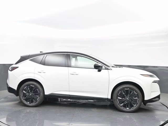 2026 Everest White Pearl/Black Nissan Murano Platinum AWD SUV