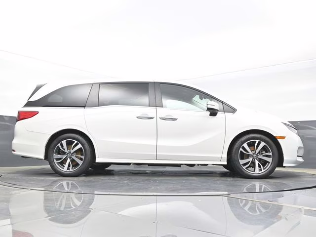 2023 White Honda Odyssey Touring FWD Van