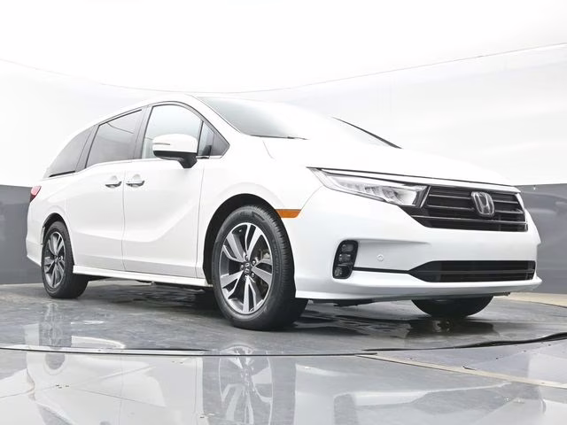 2023 White Honda Odyssey Touring FWD Van