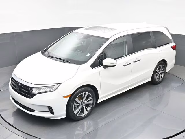 2023 White Honda Odyssey Touring FWD Van