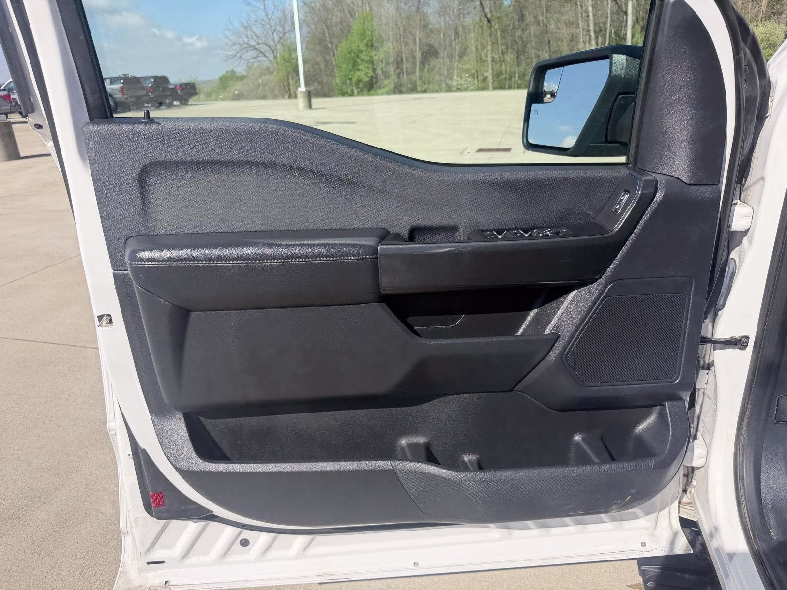 2023 Oxford White Ford F-150 XL 4X4 Truck