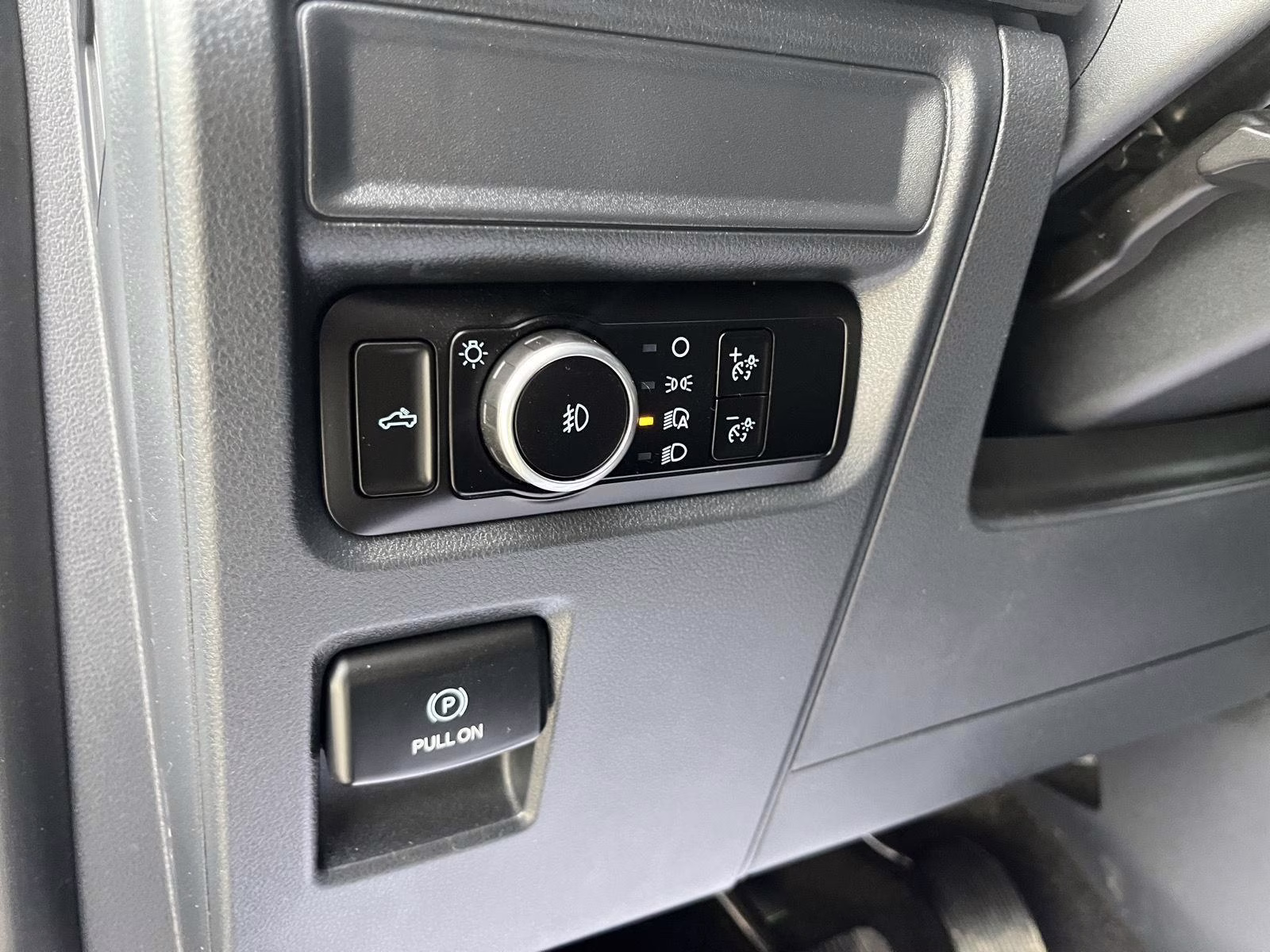 2023 Oxford White Ford F-150 XL 4X4 Truck