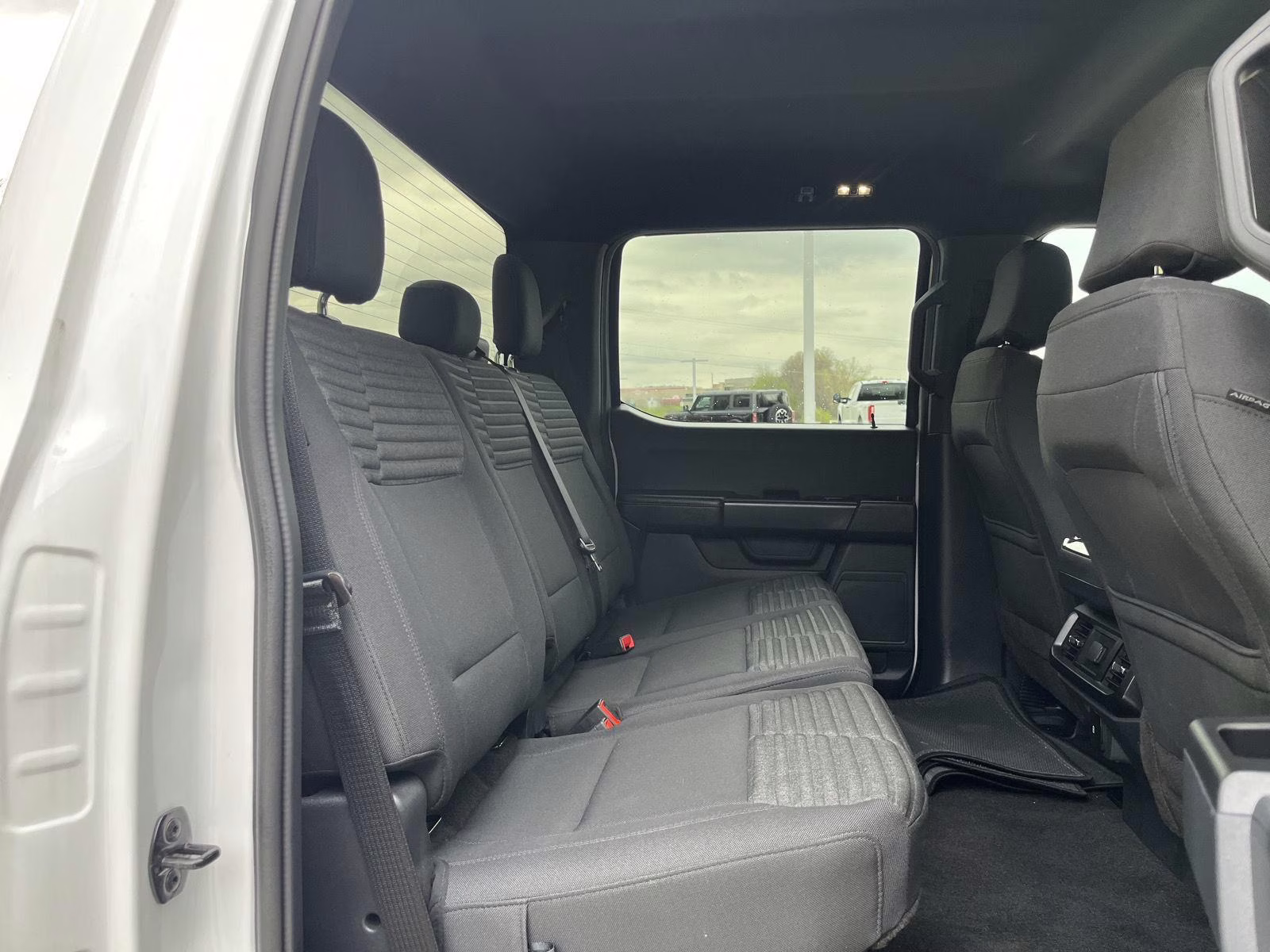 2023 Oxford White Ford F-150 XL 4X4 Truck