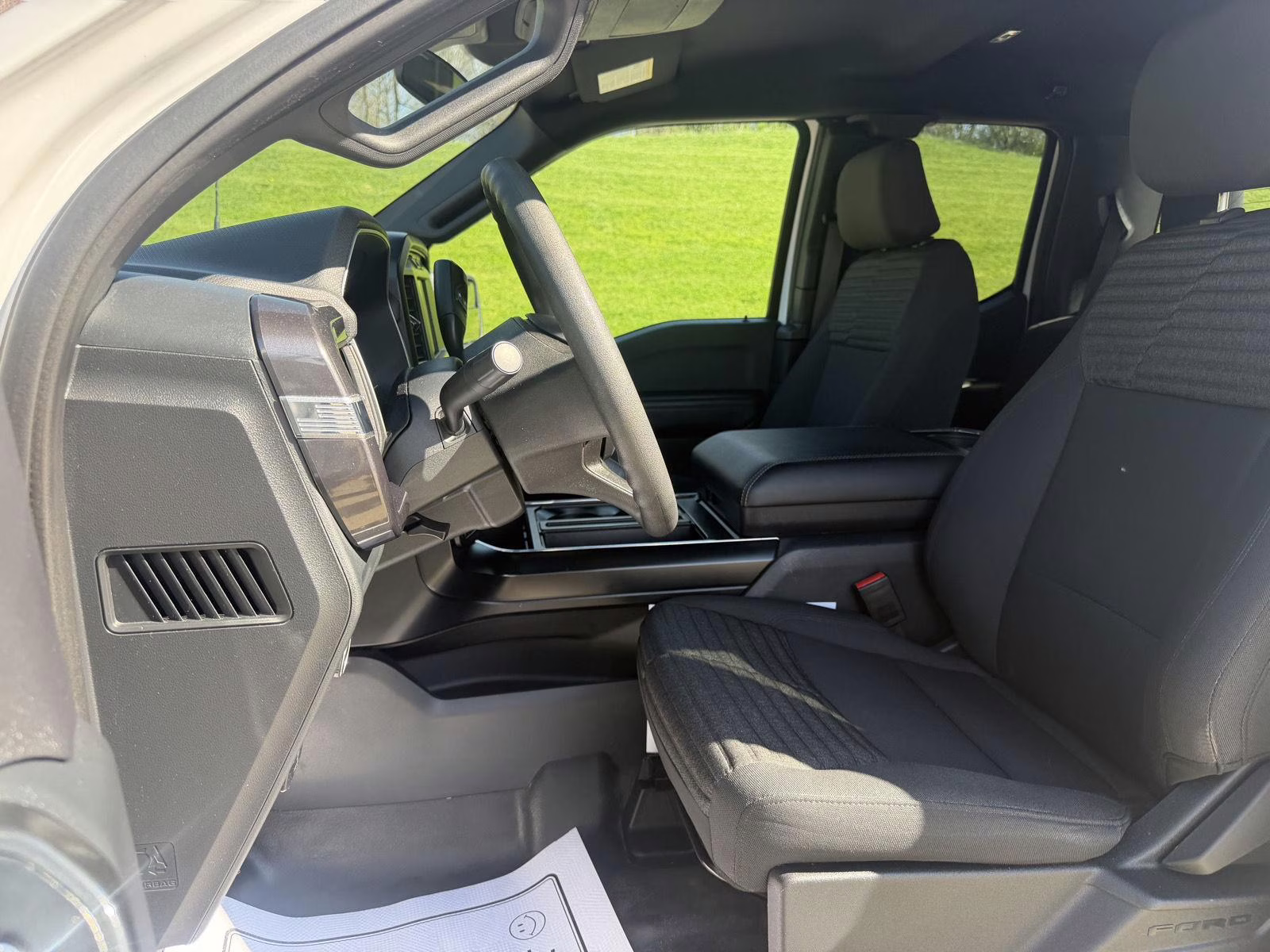 2023 Oxford White Ford F-150 XL 4X4 Truck