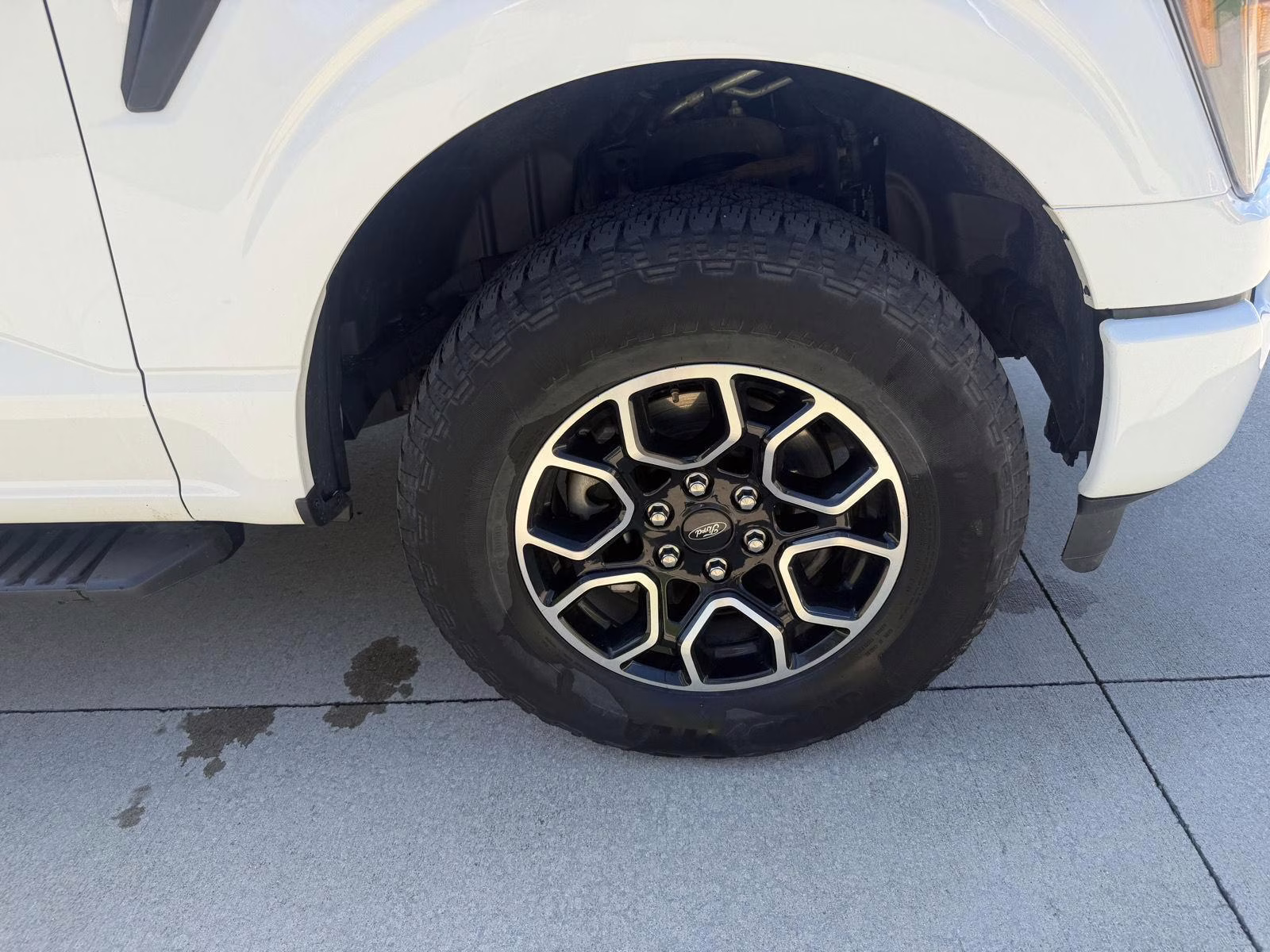 2023 Oxford White Ford F-150 XL 4X4 Truck