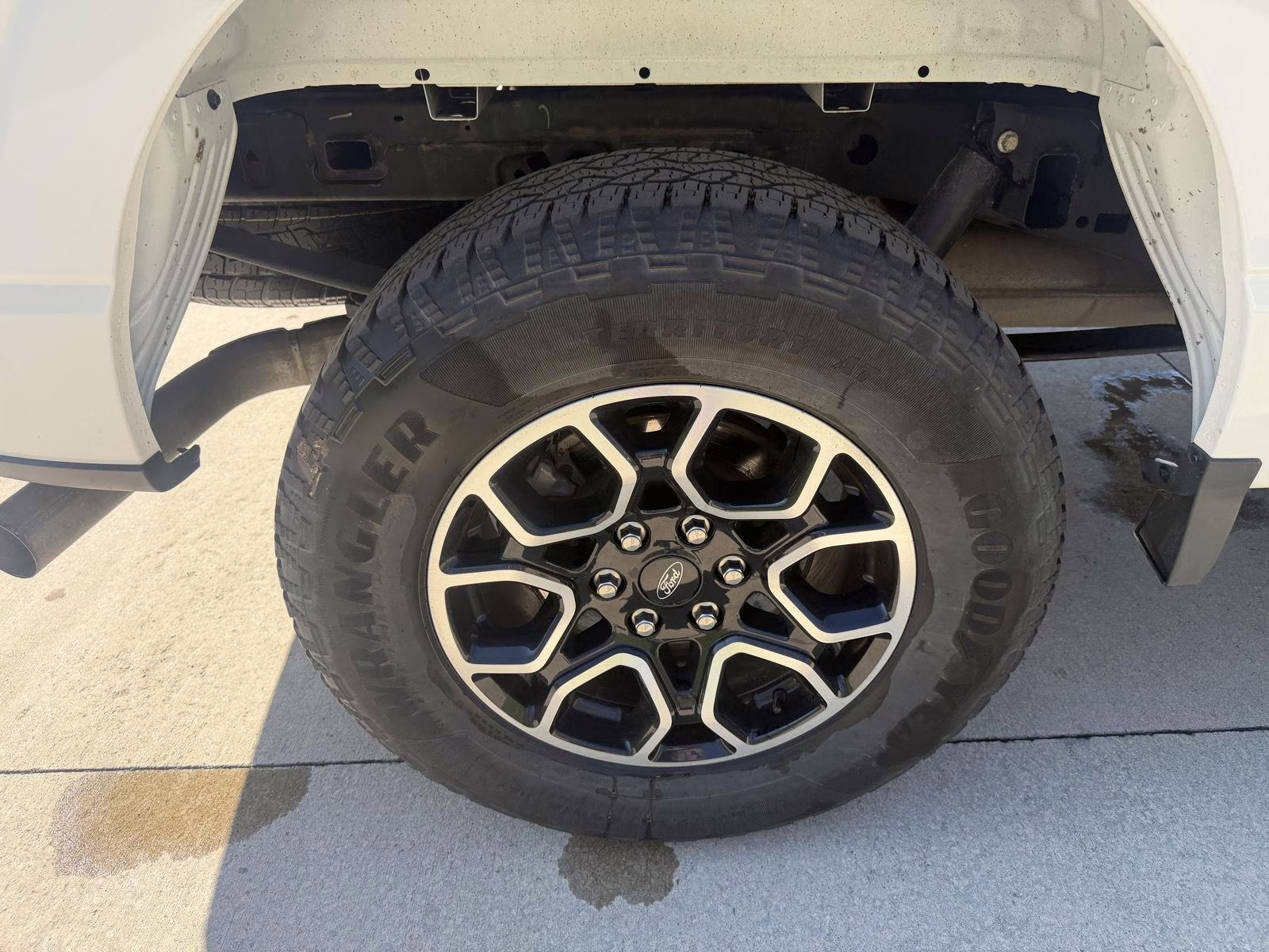 2023 Oxford White Ford F-150 XL 4X4 Truck