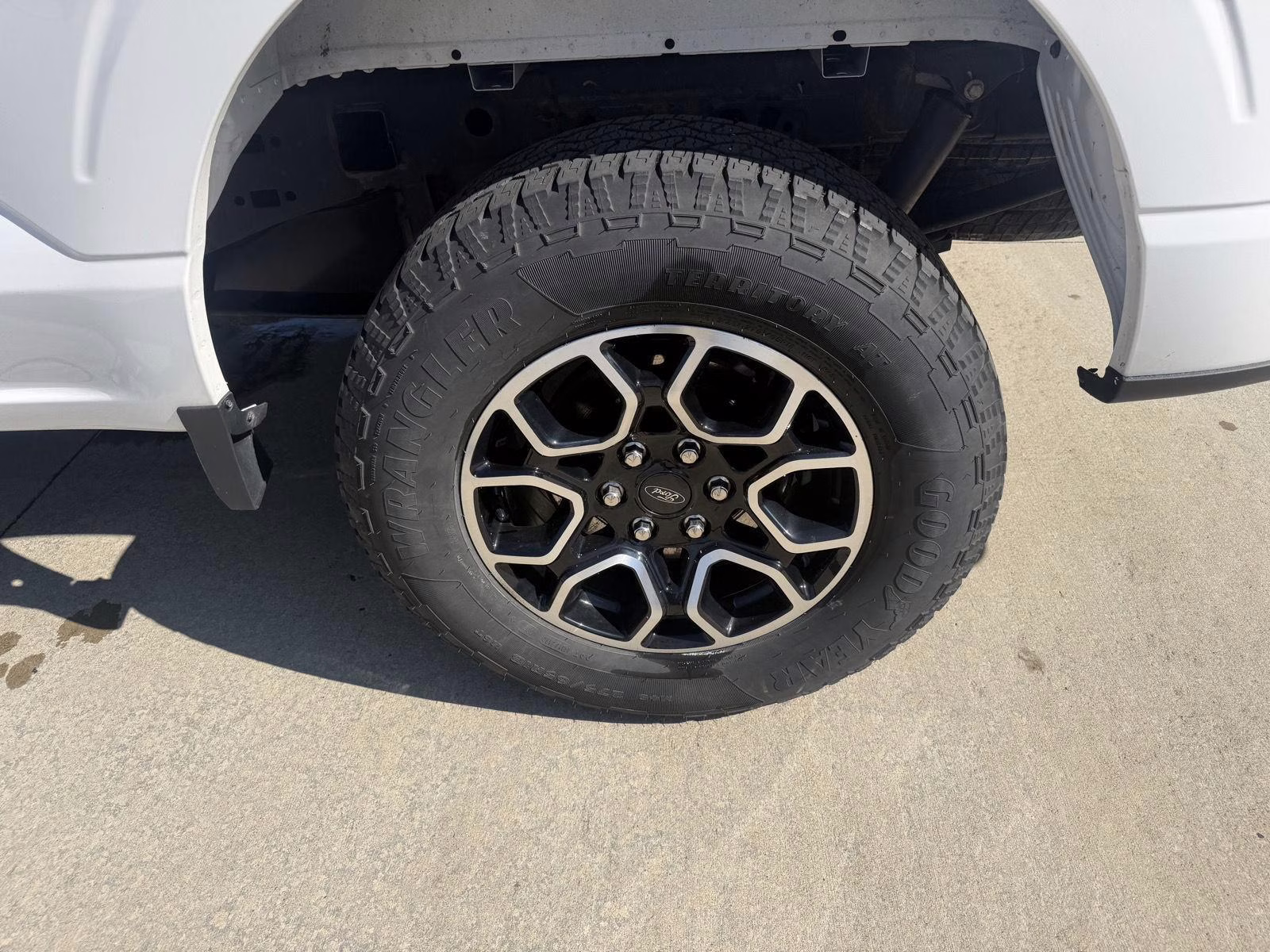 2023 Oxford White Ford F-150 XL 4X4 Truck