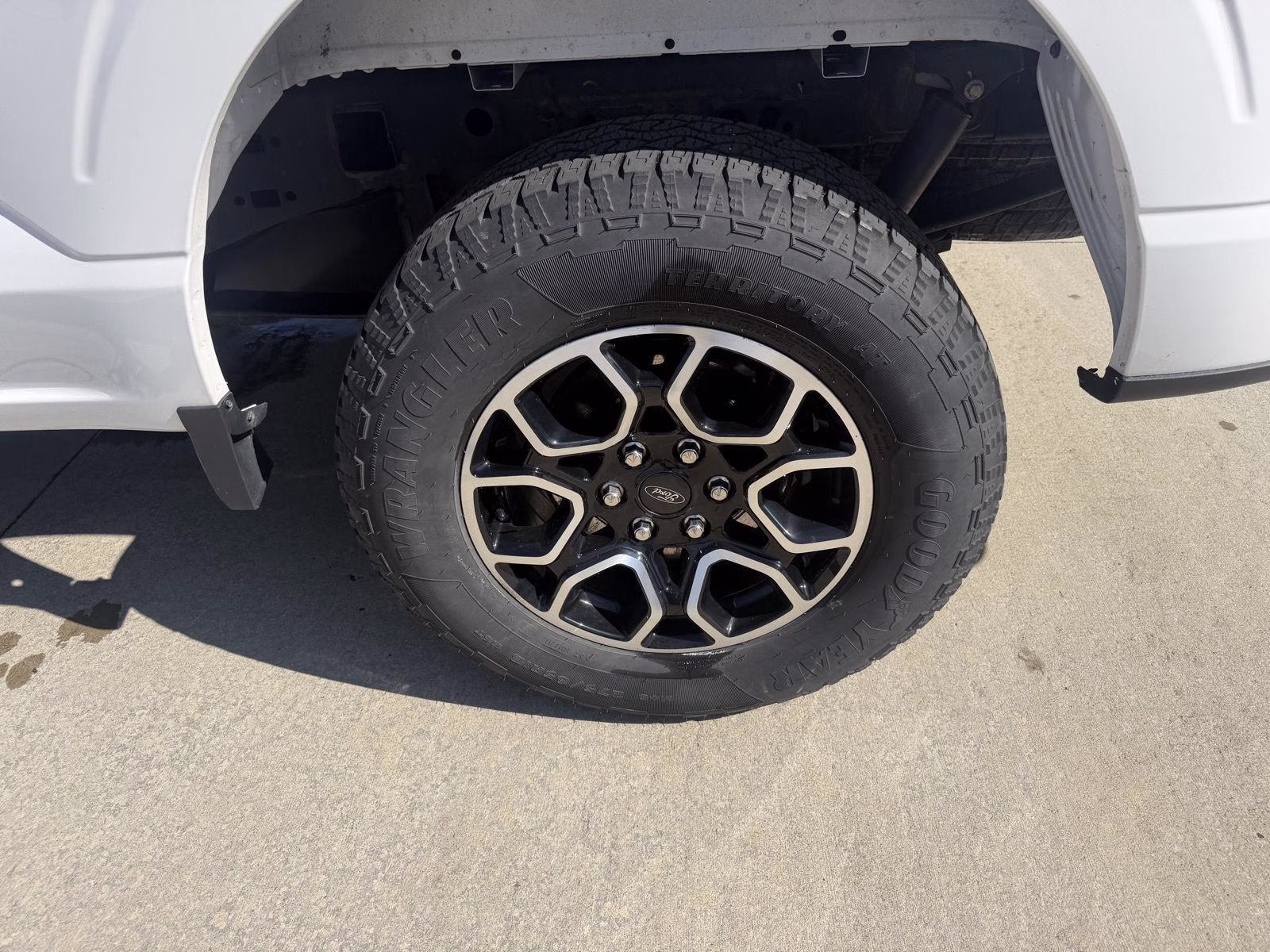 2023 Oxford White Ford F-150 XL 4X4 Truck