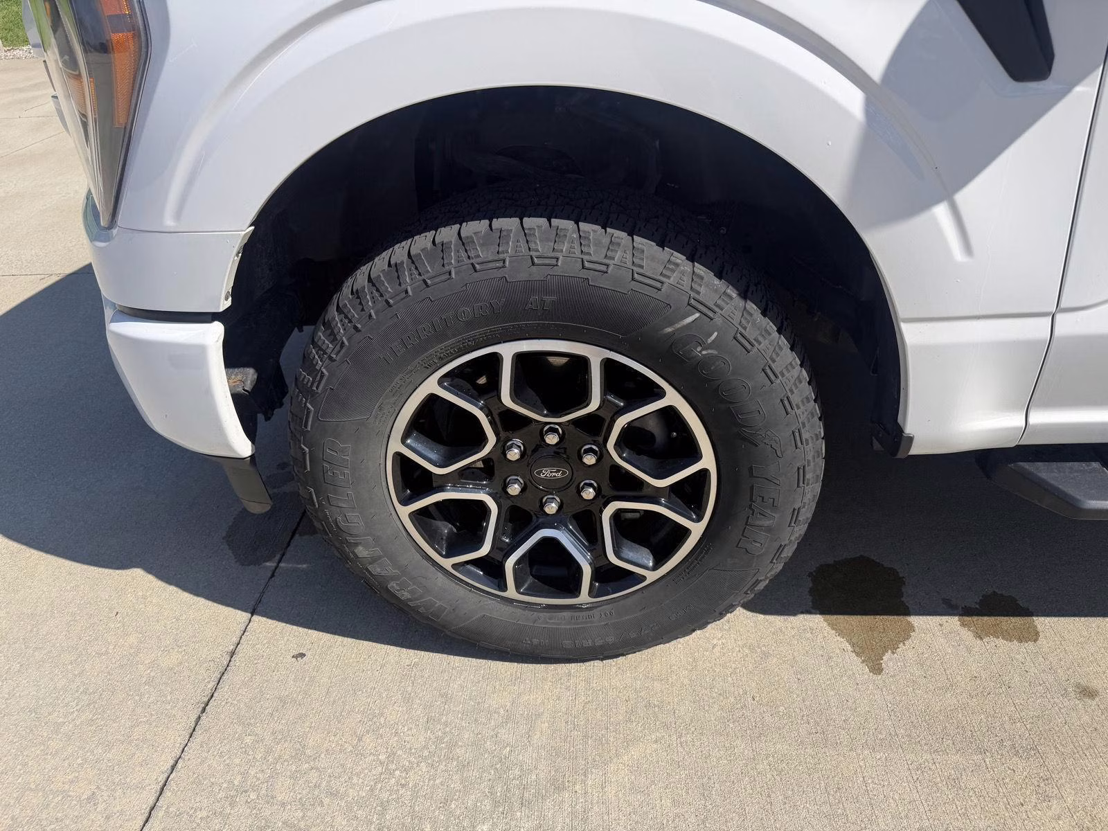 2023 Oxford White Ford F-150 XL 4X4 Truck