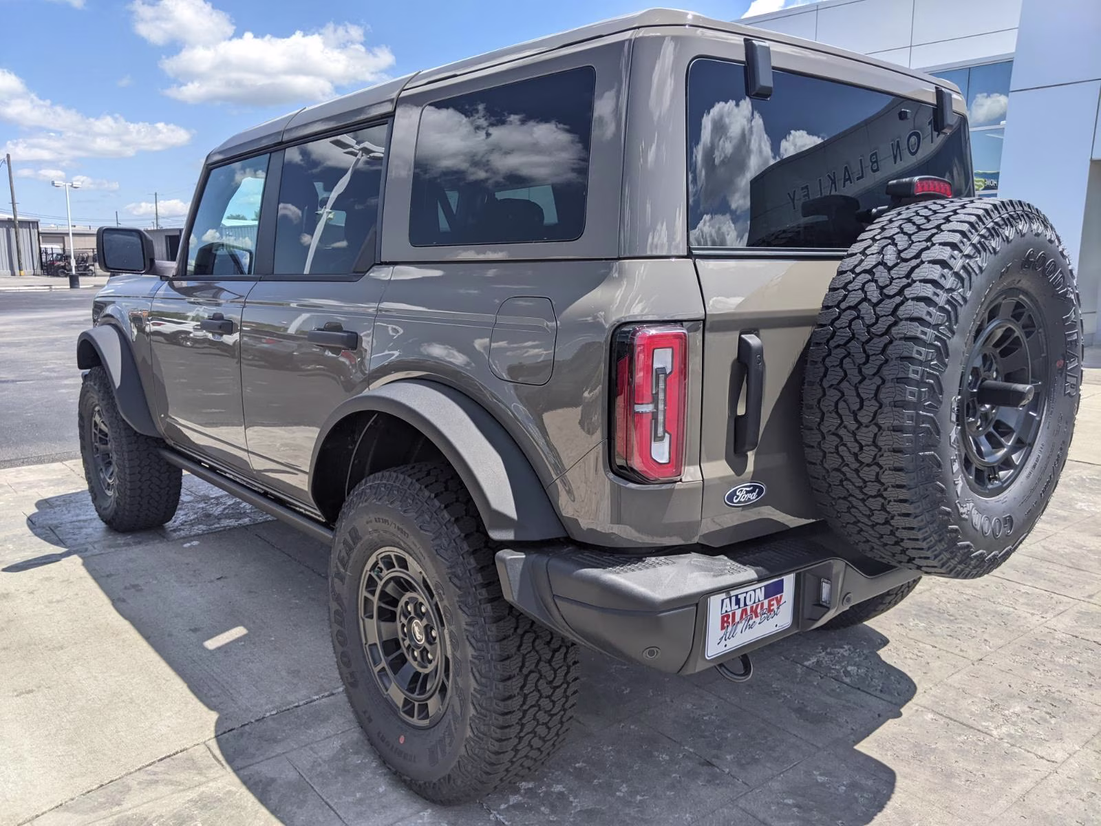 2026 Marsh Gray Ford Bronco Badlands 4X4 SUV
