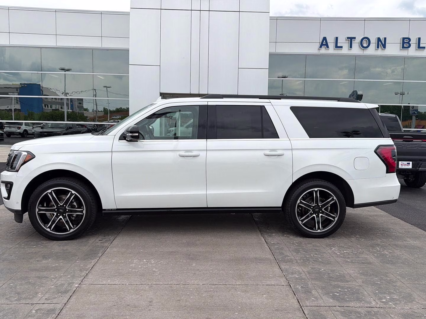 2021 Star White Metallic Tri-Coat Ford Expedition Max Limited 4X4 SUV