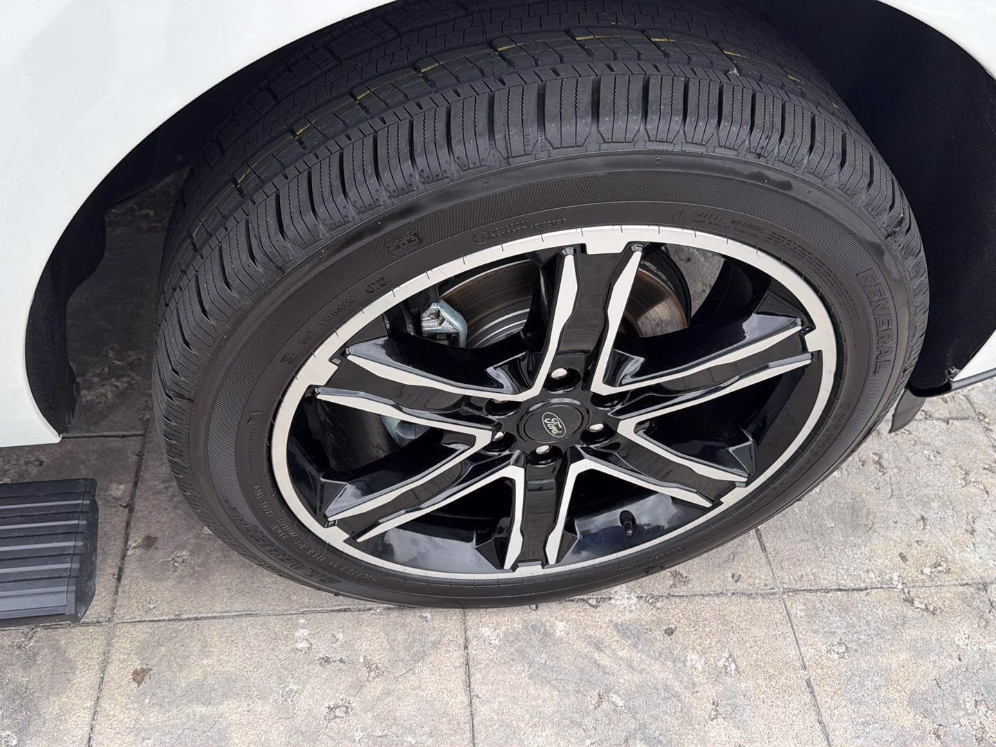 2021 Star White Metallic Tri-Coat Ford Expedition Max Limited 4X4 SUV