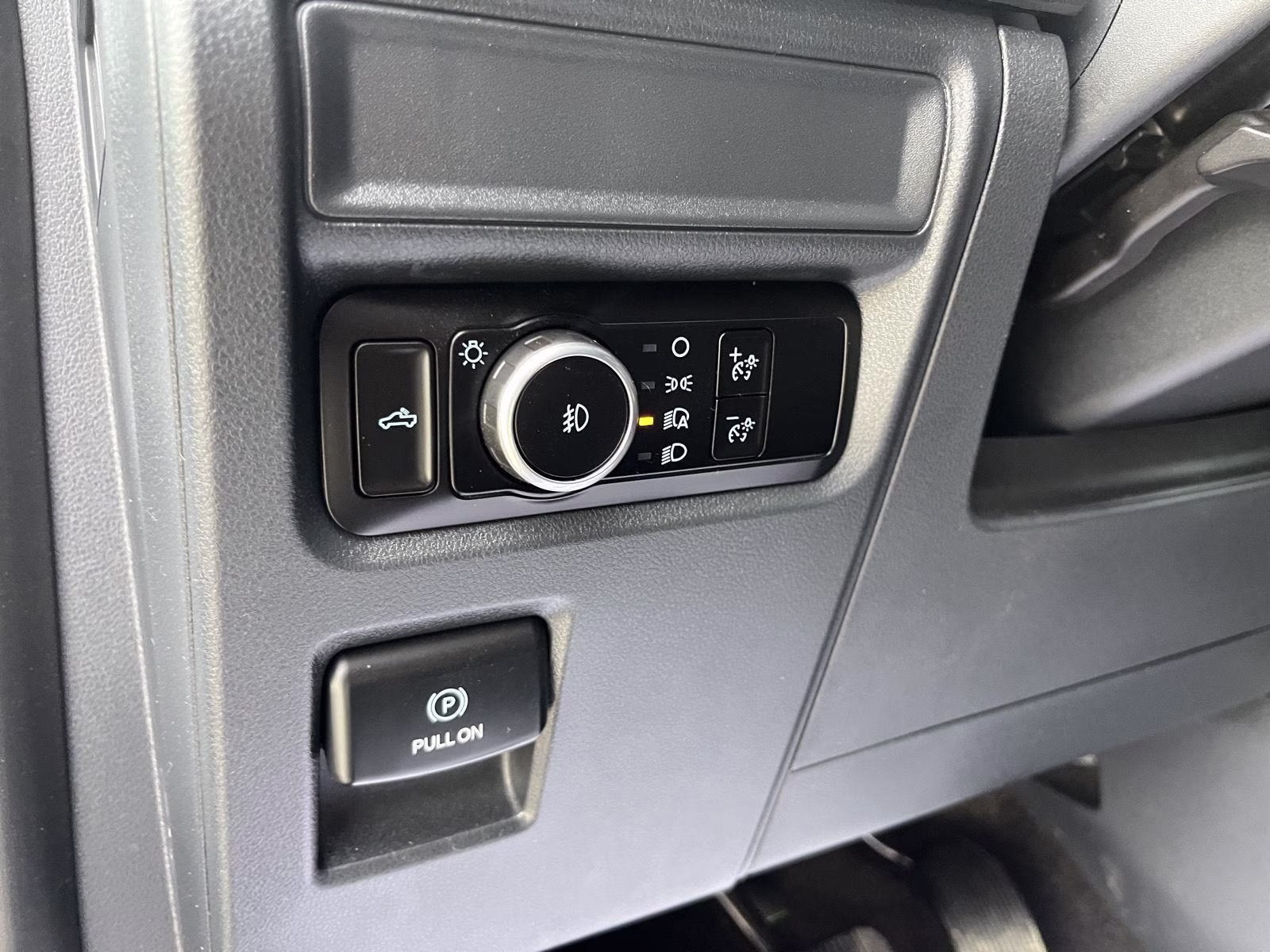 2023 Oxford White Ford F-150 XL 4X4 Truck