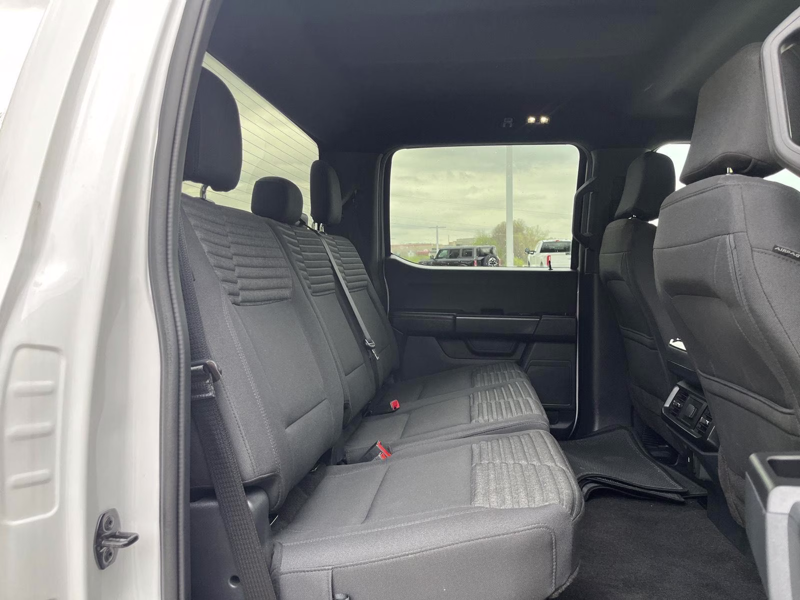 2023 Oxford White Ford F-150 XL 4X4 Truck