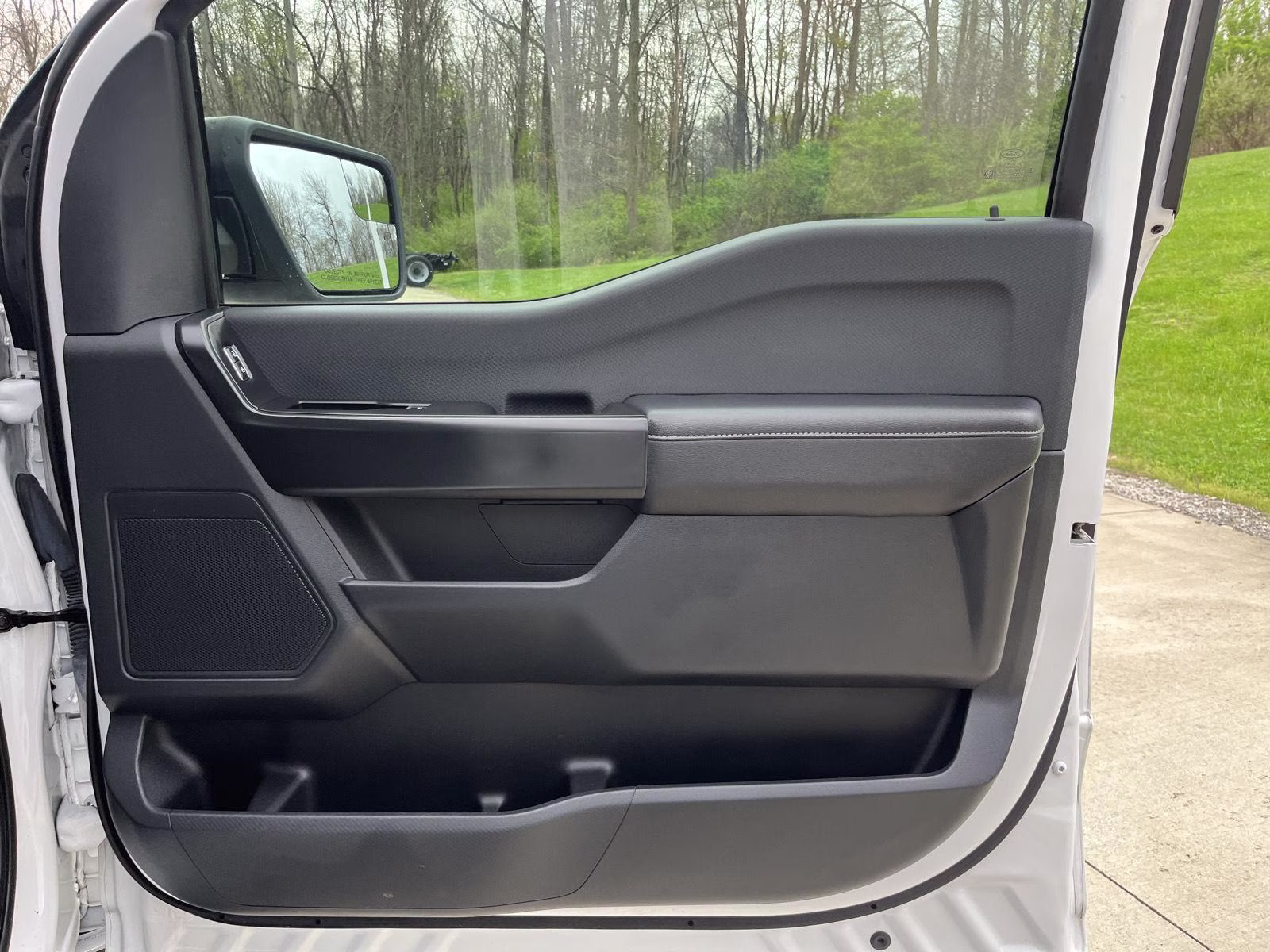 2023 Oxford White Ford F-150 XL 4X4 Truck
