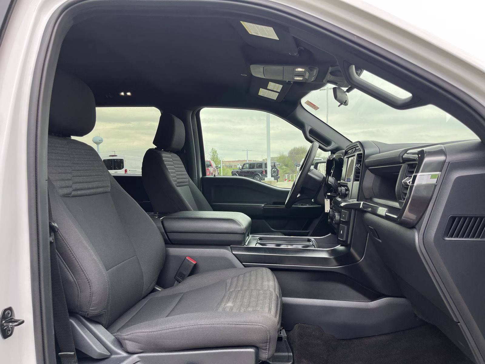 2023 Oxford White Ford F-150 XL 4X4 Truck