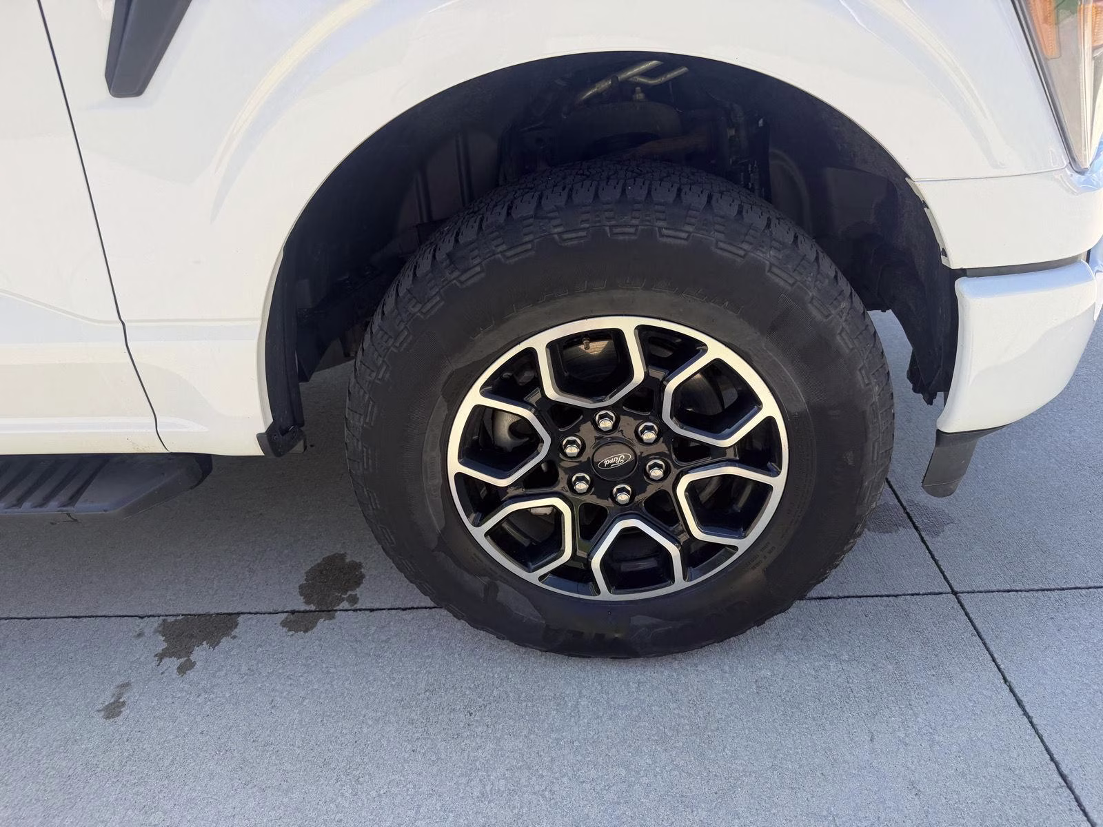 2023 Oxford White Ford F-150 XL 4X4 Truck