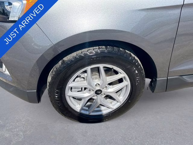 2024 Gray Metallic Ford Edge SEL AWD SUV