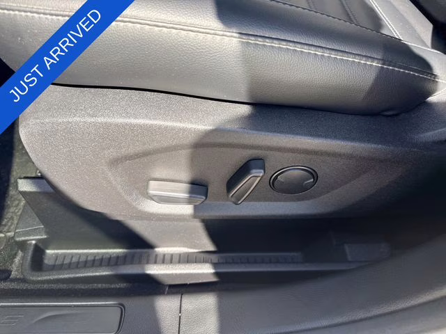 2024 Gray Metallic Ford Edge SEL AWD SUV