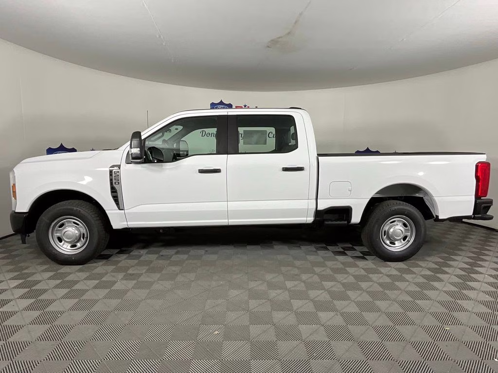 2026 Oxford White Ford Super Duty F-250 SRW XL RWD Truck