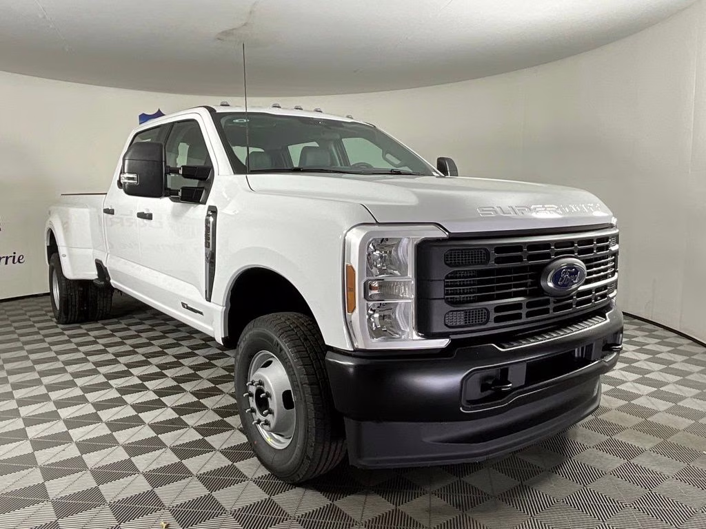 2026 Oxford White Ford Super Duty F-350 DRW XL 4X4 Truck