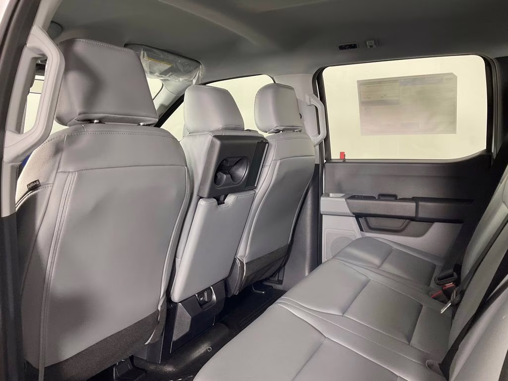 2026 Oxford White Ford Super Duty F-350 DRW XL 4X4 Truck