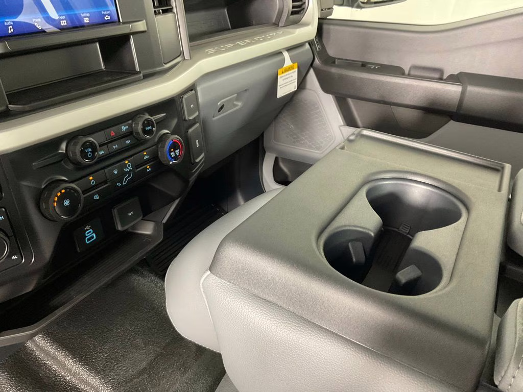 2026 Oxford White Ford Super Duty F-350 DRW XL 4X4 Truck