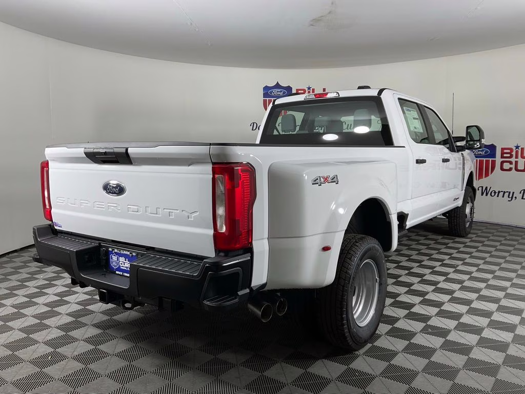2026 Oxford White Ford Super Duty F-350 DRW XL 4X4 Truck