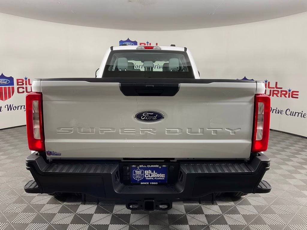 2026 Oxford White Ford Super Duty F-350 DRW XL 4X4 Truck