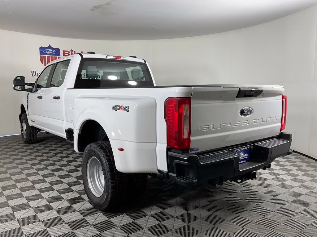 2026 Oxford White Ford Super Duty F-350 DRW XL 4X4 Truck