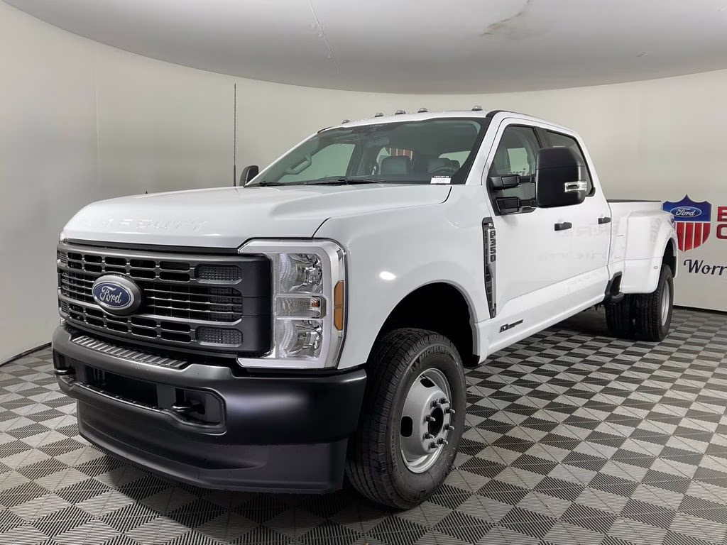 2026 Oxford White Ford Super Duty F-350 DRW XL 4X4 Truck