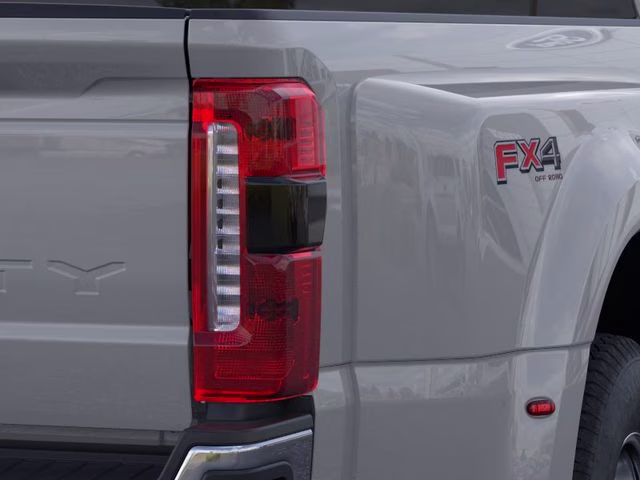 2026 Avalanche Ford Super Duty F-350 DRW Lariat DRW 4X4 Truck