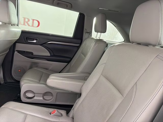 2015 Silver Sky Metallic Toyota Highlander Limited Platinum V6 AWD SUV