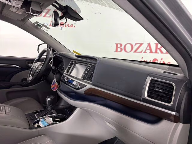 2015 Silver Sky Metallic Toyota Highlander Limited Platinum V6 AWD SUV