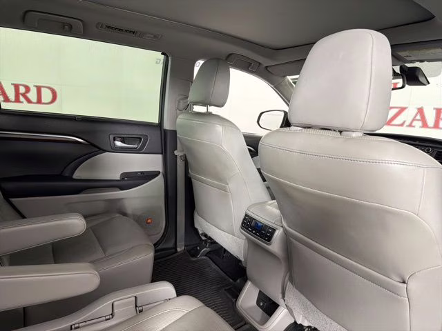 2015 Silver Sky Metallic Toyota Highlander Limited Platinum V6 AWD SUV