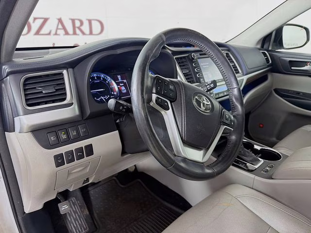 2015 Silver Sky Metallic Toyota Highlander Limited Platinum V6 AWD SUV